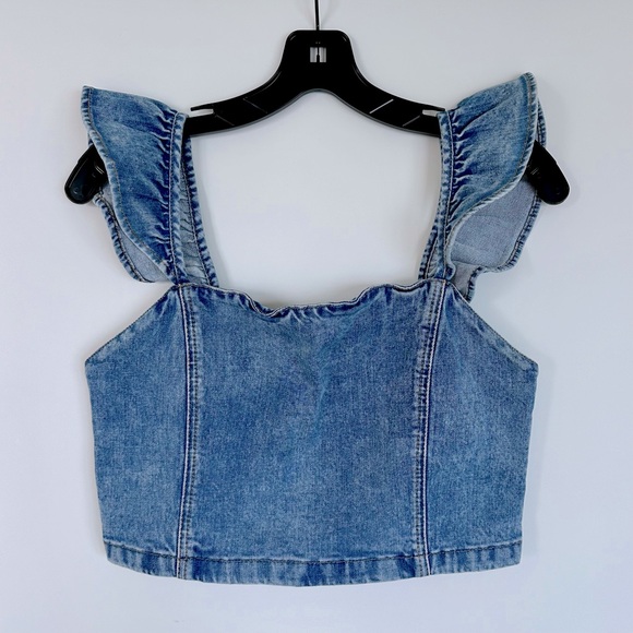 Alice + Olivia Kiley Denim Flutter Sleeve Crop Top - Picture 5 of 5